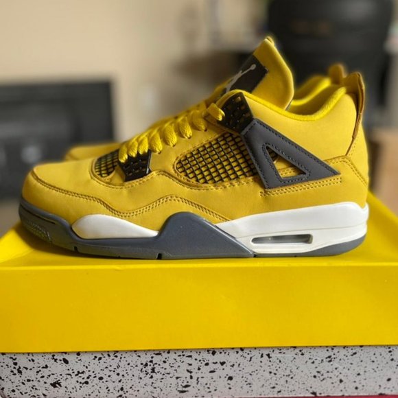 NEVER WORN !! Air Jordan 4 Lightning size 10.5 main image 6